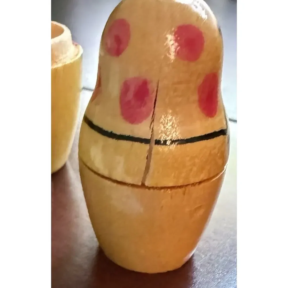 Vintage Nesting Dolls - 5 Pieces